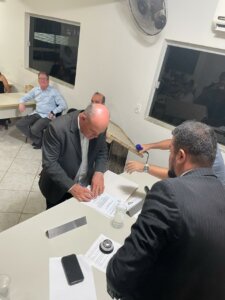 Presidente da câmara municipal Sebastião Ferreira da Rocha Júnior e o Prefeito interino Osvaldo Fragoso Magalhães.